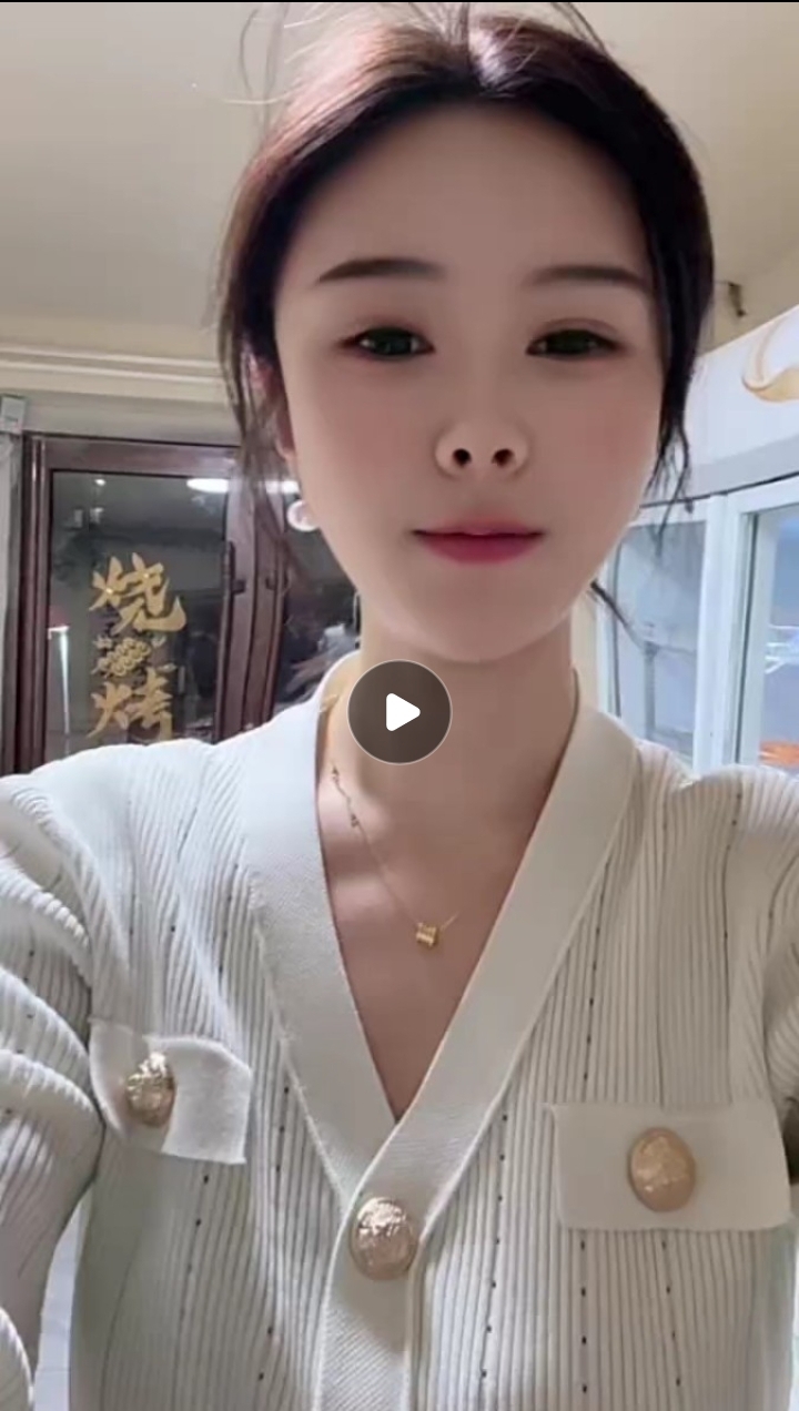 小村庄月弯弯火爆全网